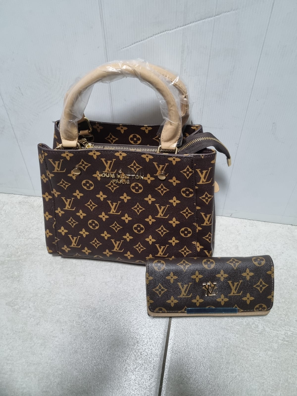 LV Bag - Logo Set - Fragrance Deliver SA